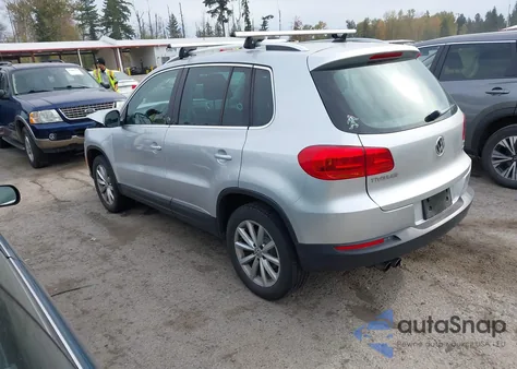 2017 Volkswagen Tiguan 2.0T Wolfsburg Edition z USA, uszkodzony, nr VIN WVGSV7AX7HW512082